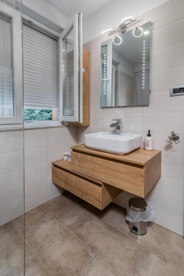 Adastra apartmani Rijeka Exterior foto